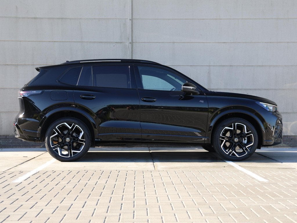 Volkswagen Tiguan 1.5 eHybrid R-Line Business 272PK DSG | Le, Auto's, 4 cilinders, 2000 kg, 150 min, Zwart