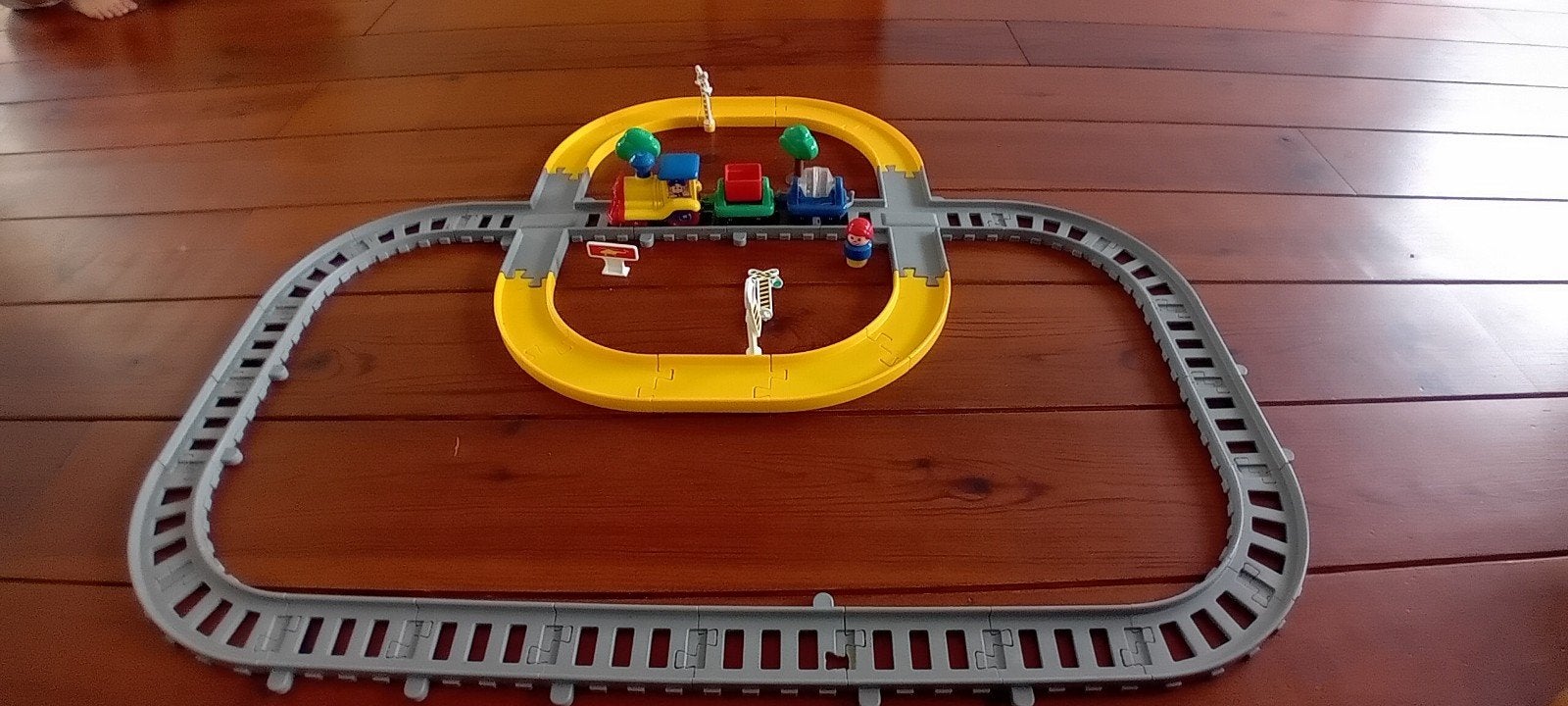 Redbox zelfrijdende trein met rails en accessoires, Ophalen of Verzenden, Gebruikt