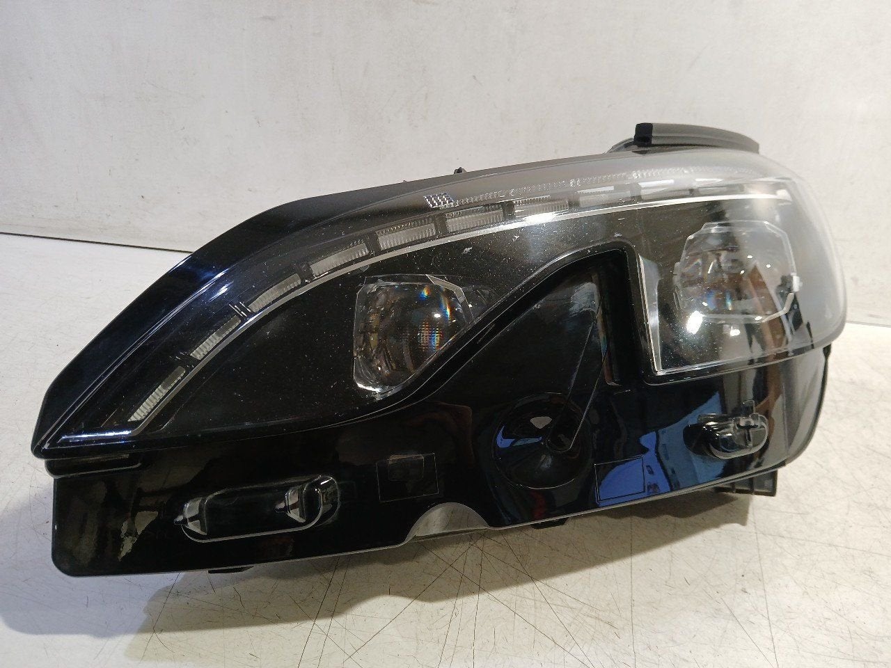Koplamp links Peugeot 3008, Auto-onderdelen, Onderdelen@venauto.nl, Van der Ven Autorecycling B.V., Gebruikt, Ettenseweg 76, 4706 PB Roosendaal, The Netherlands