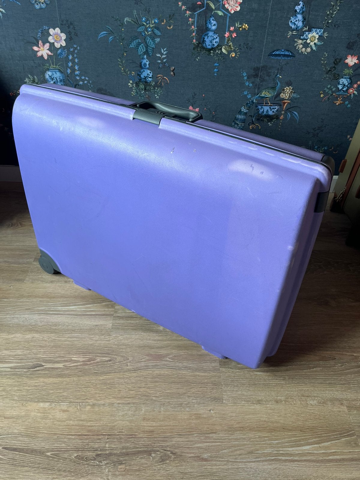 Paarse reiskoffer met slot en wielen, Sieraden, Tassen en Uiterlijk, Koffers, Ophalen, Gebruikt, Hard kunststof, Slot