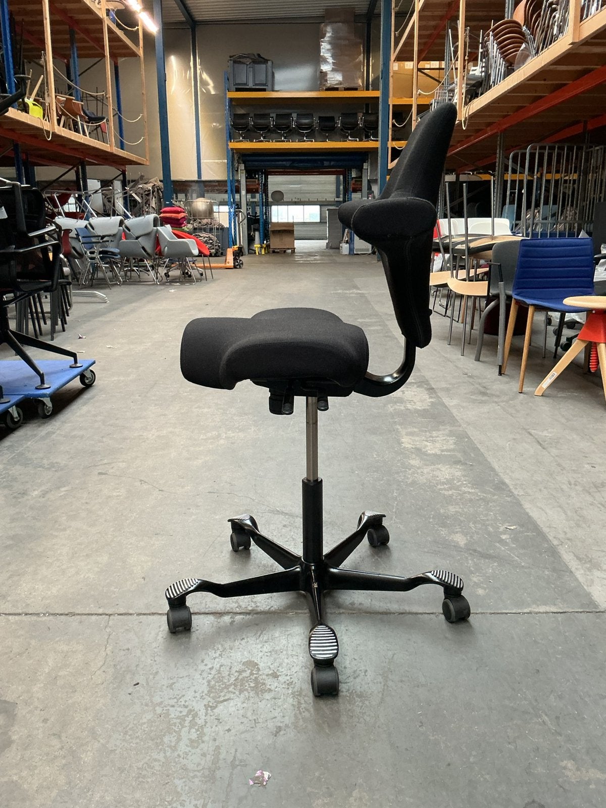 HAG Capisco 8106 Bureaustoel | Zithoogte 51-69 cm | Zwart, Huis en Inrichting, Bureaustoelen, Gebruikt, -, Zwart, -