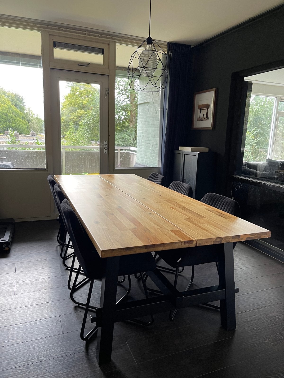 IKEA SKOGSTA eettafel met 6 zwarte velvet eetkamerstoelen, Ophalen of Verzenden, Gebruikt