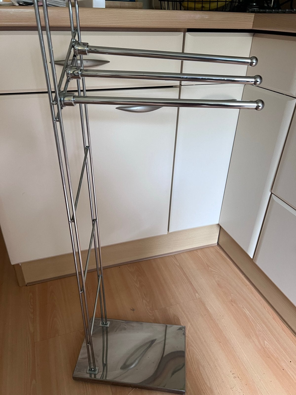 Metalen handdoekrek, staand model, Ophalen, Gebruikt, Zilver, Metaal