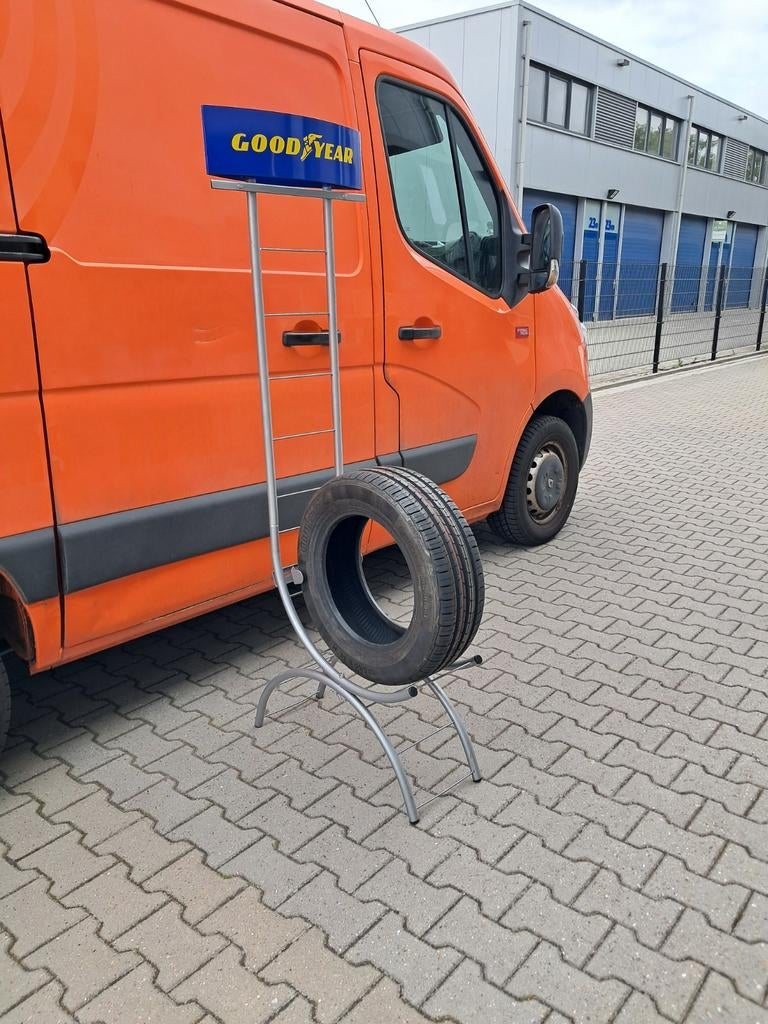 Goodyear banden reclame display 173cm met Goodyear Logo., Verzamelen, Ophalen, Eu, Gebruiksvoorwerp, Eu