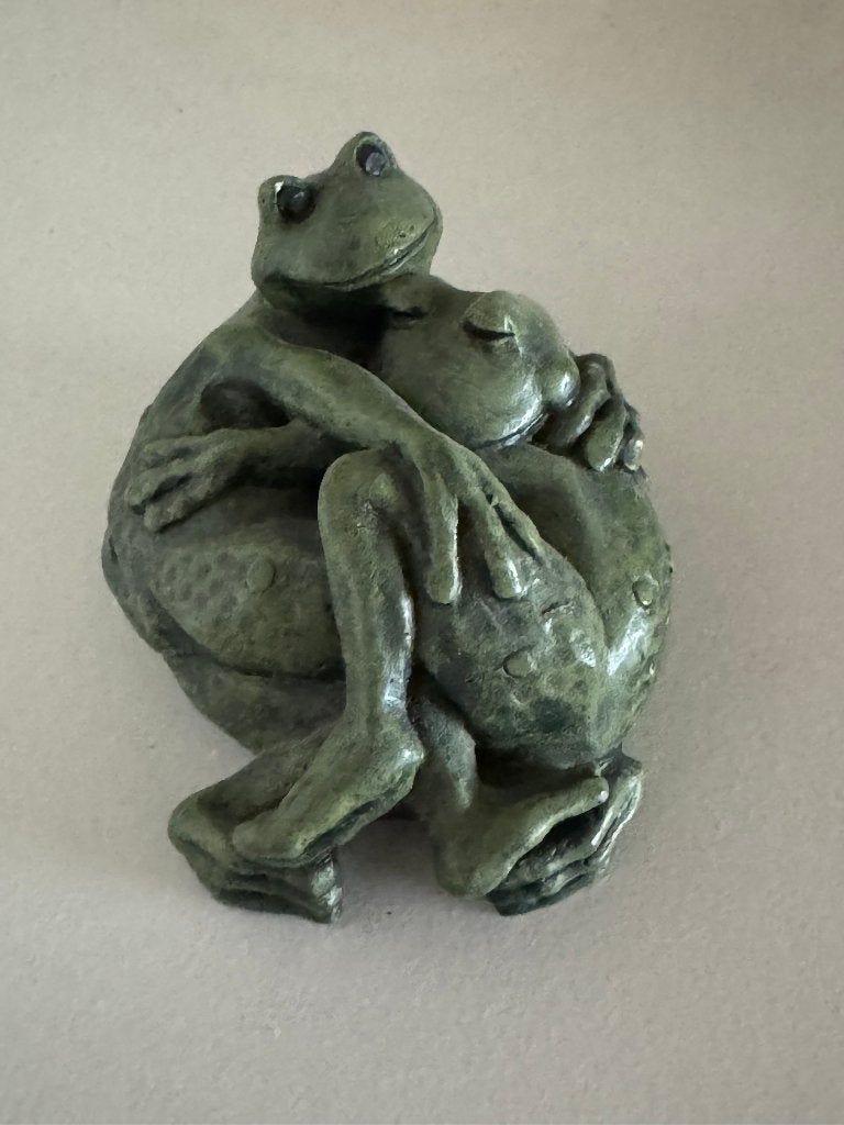 Twee groene kikkers innig verliefd - 10 cm, Ophalen of Verzenden, Nieuw, Dier