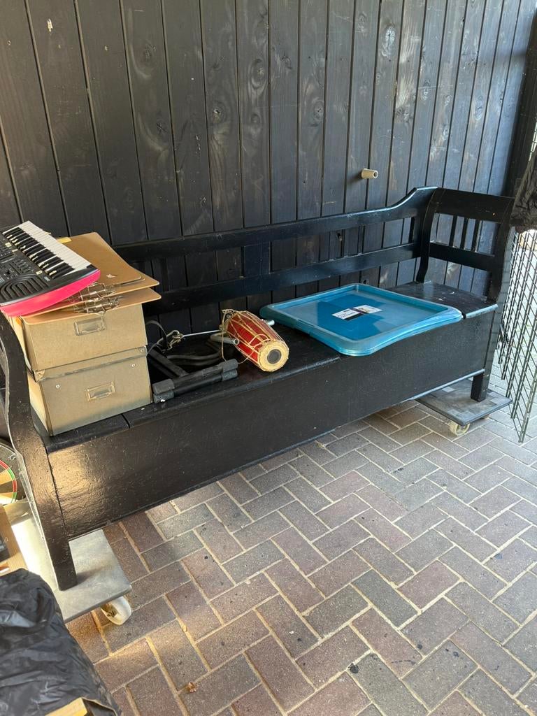 Klepbank MOET WEG, Ophalen