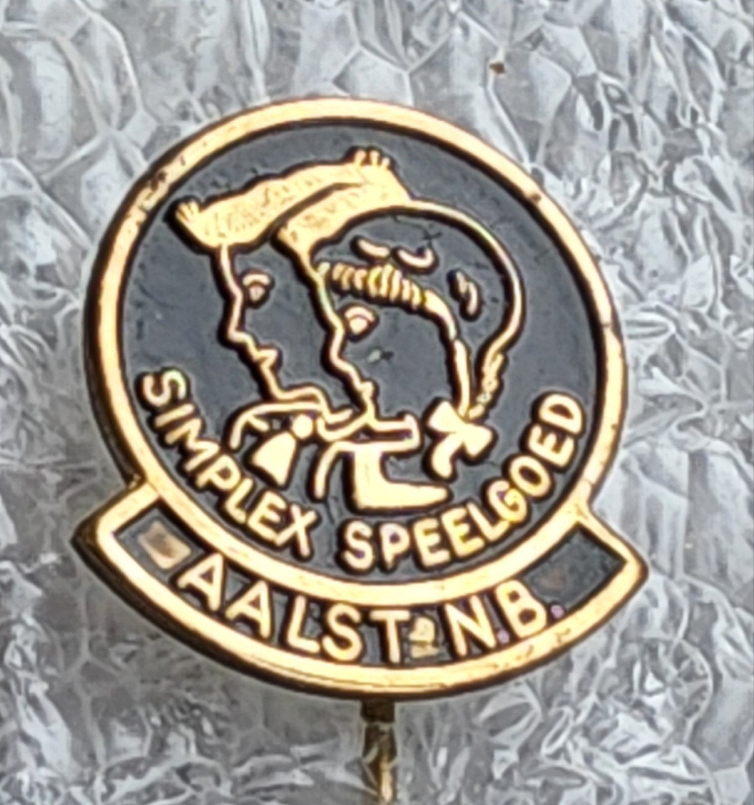Vintage Speldje Simplex Speelgoed Aalst N.B., Ophalen of Verzenden, Gebruikt, Overige onderwerpen, Speldje of Pin