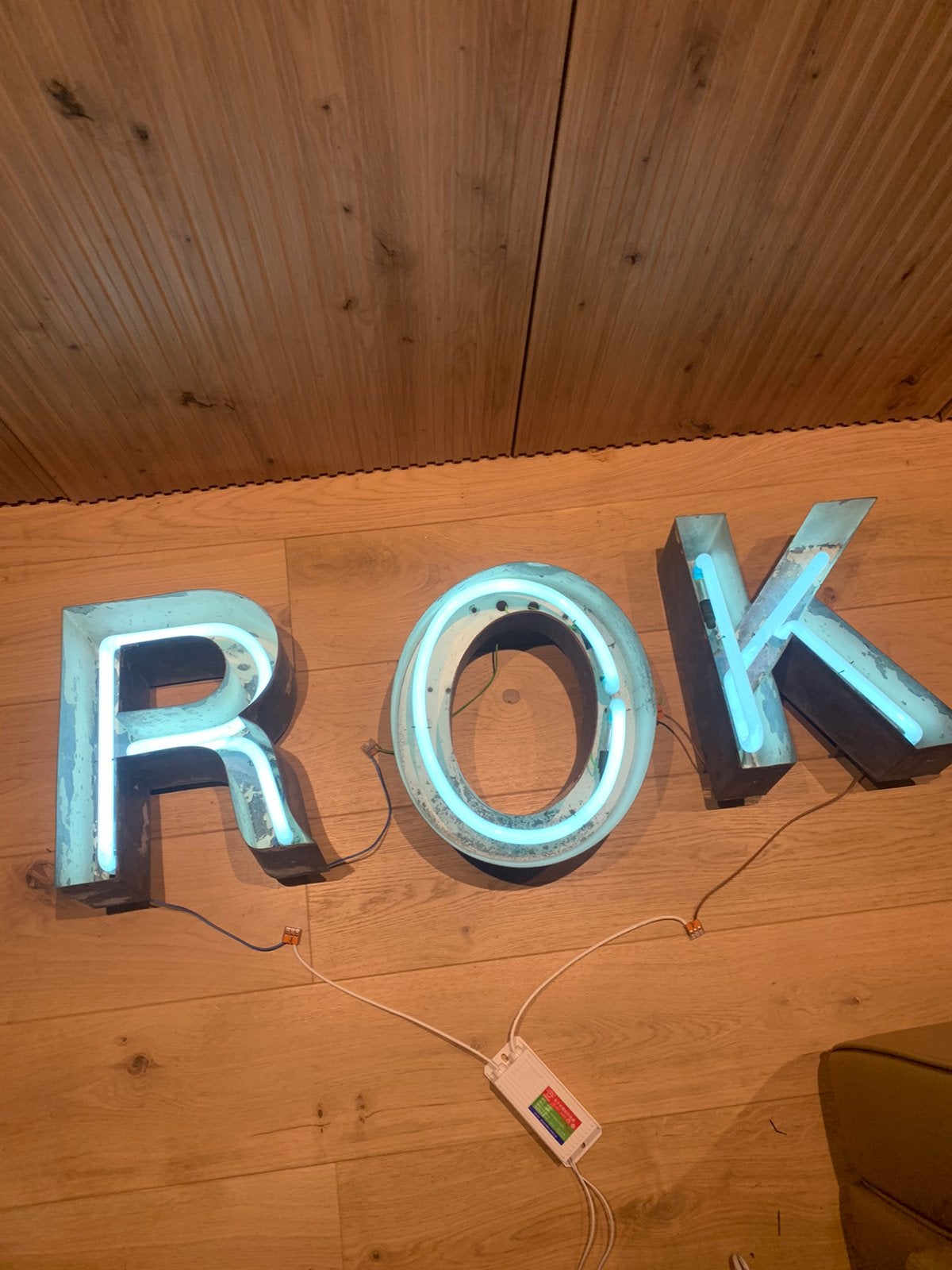 R o k neon letters, Ophalen of Verzenden, Netvoeding, Minder dan 50 watt