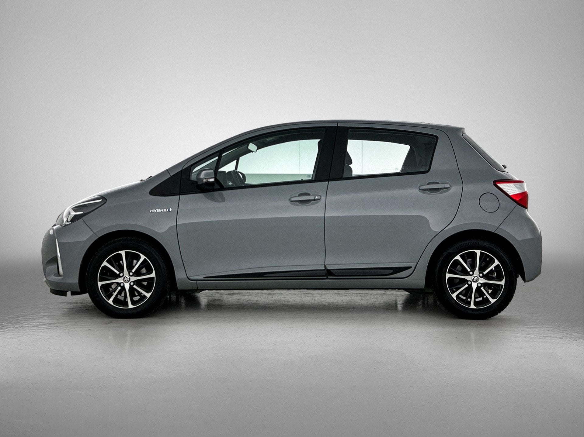 Toyota Yaris 1.5 Hybrid Design | Achteruitrijcamera | Naviga, 12 maanden, Gebruikt, 4 cilinders, Bedrijf
