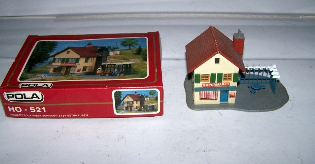 Pola H0-521 - Klein woonhuis met winkel en prieel. Nieuwst., Overige merken, Gelijkstroom of Wisselstroom, Brug, Tunnel of Gebouw