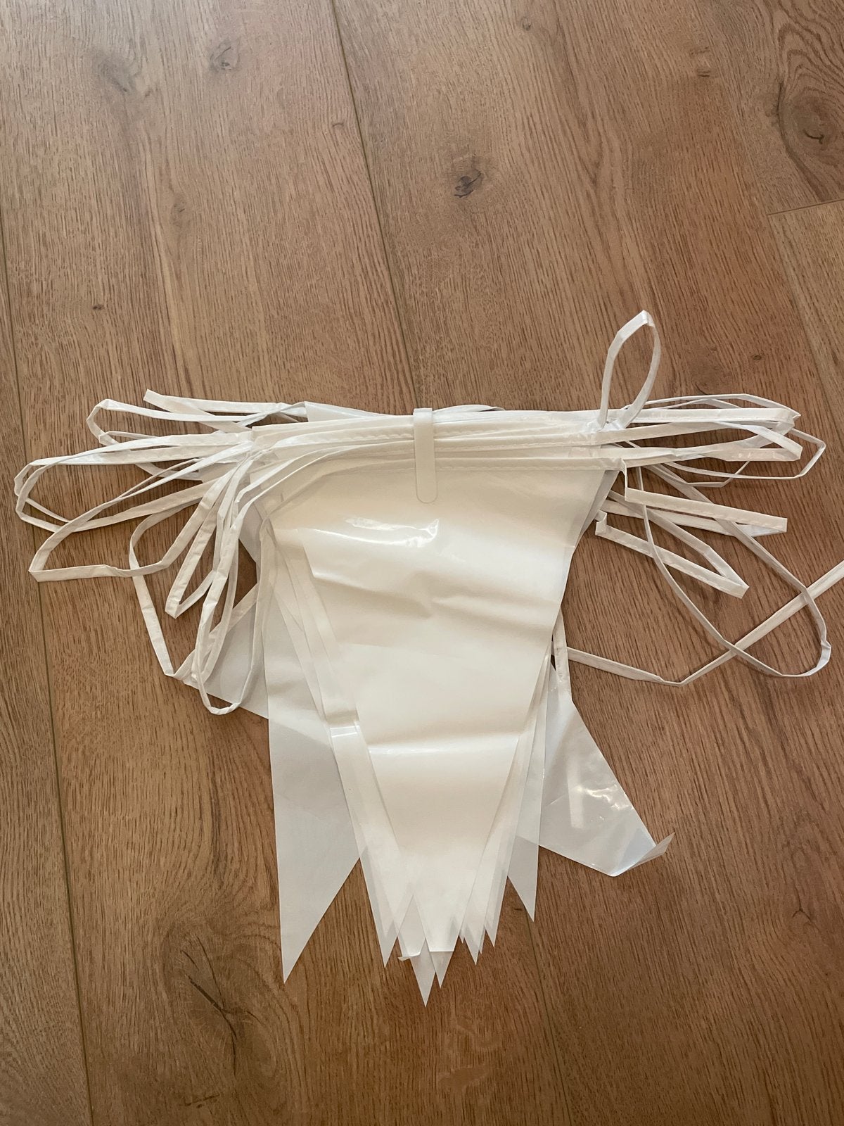 Witte vlaggenlijn - Feestversiering, Ophalen of Verzenden, Nieuw, Versiering, Verjaardag