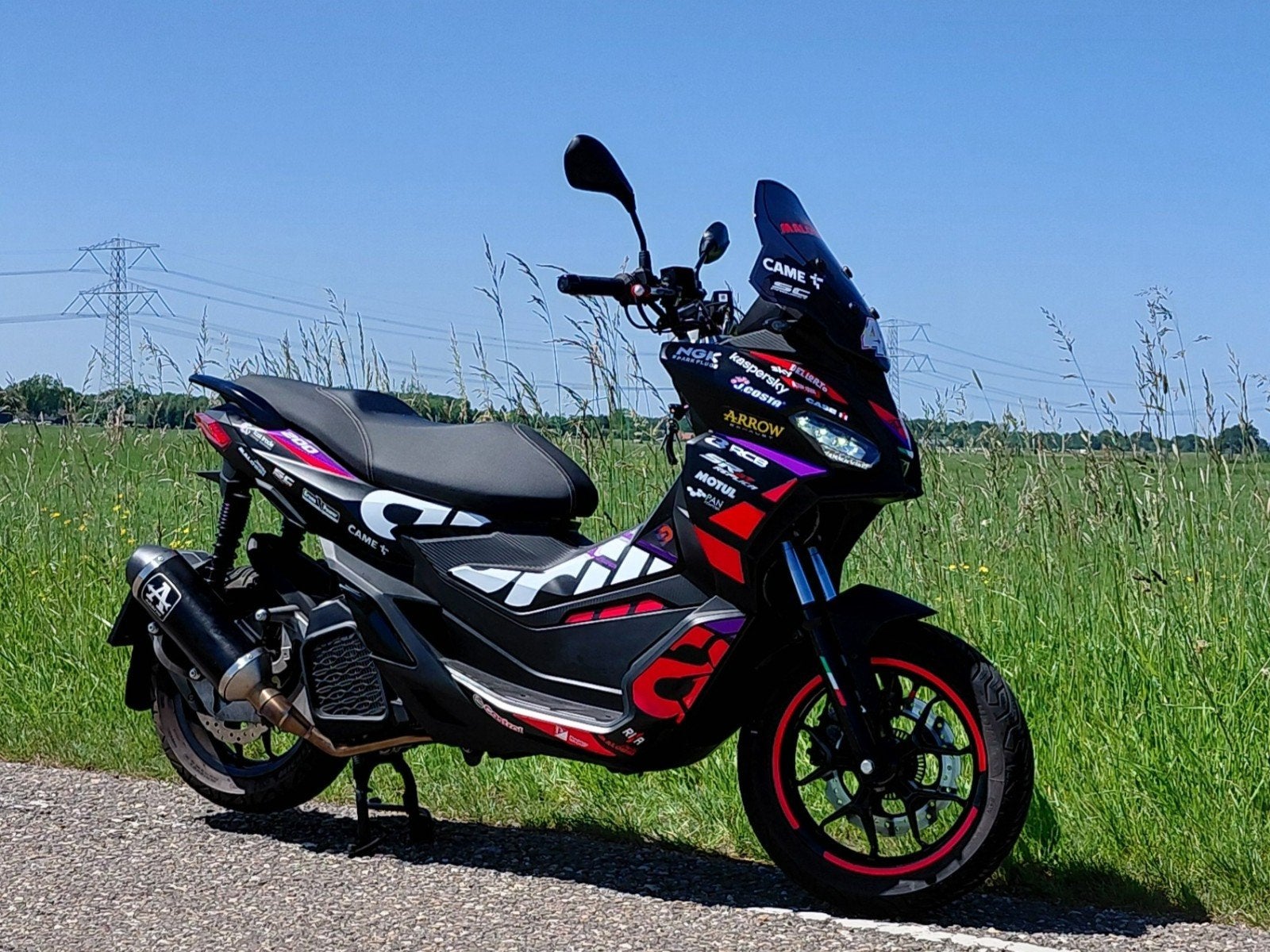 APRILIA SR GT 200 (NIEUWSTAAT + VEEL EXTRA'S ), Ophalen, Overige modellen, Zo goed als nieuw, 200 cc
