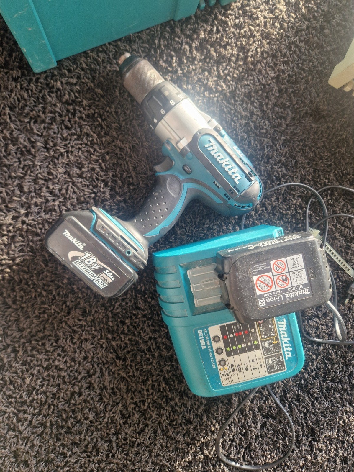 Makita Boor-/Schroefmachine met 2 accu's en lader in koffer, Ophalen, Boor- en Schroefmachine, Variabele snelheid, Gebruikt