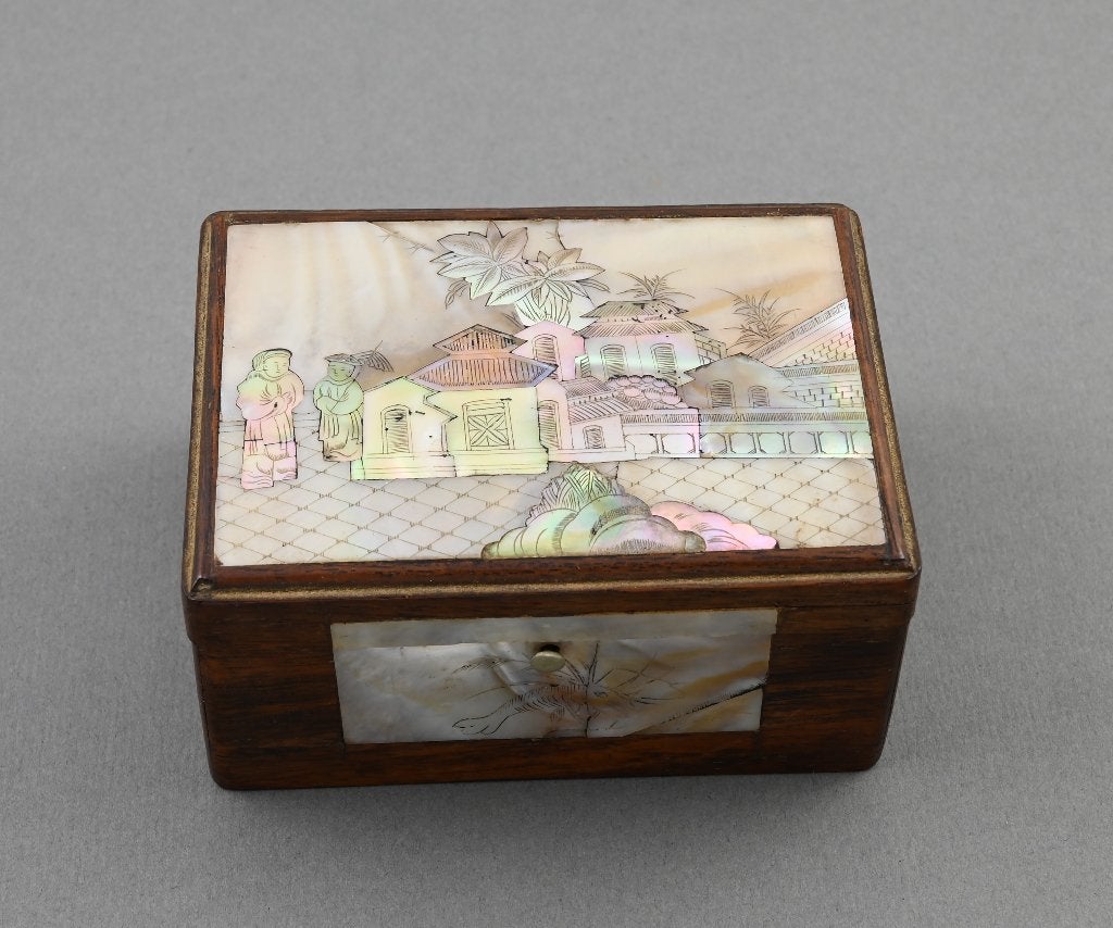 Aziatisch houten kistje met ingelegd parelmoer - ca 1900, Overige herkomsten, Verzenden, Doos, Overige materialen