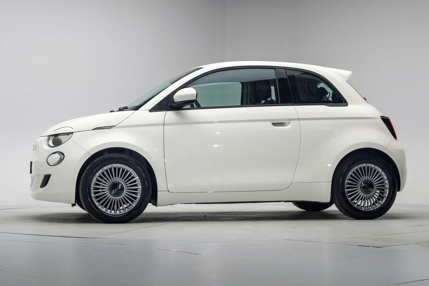 Fiat 500E Icon 24 kWh 3-fase [ Navi Climate Apple/Android ], Auto's, Fiat, Automaat, 0 cilinders, Gebruikt, 4 stoelen