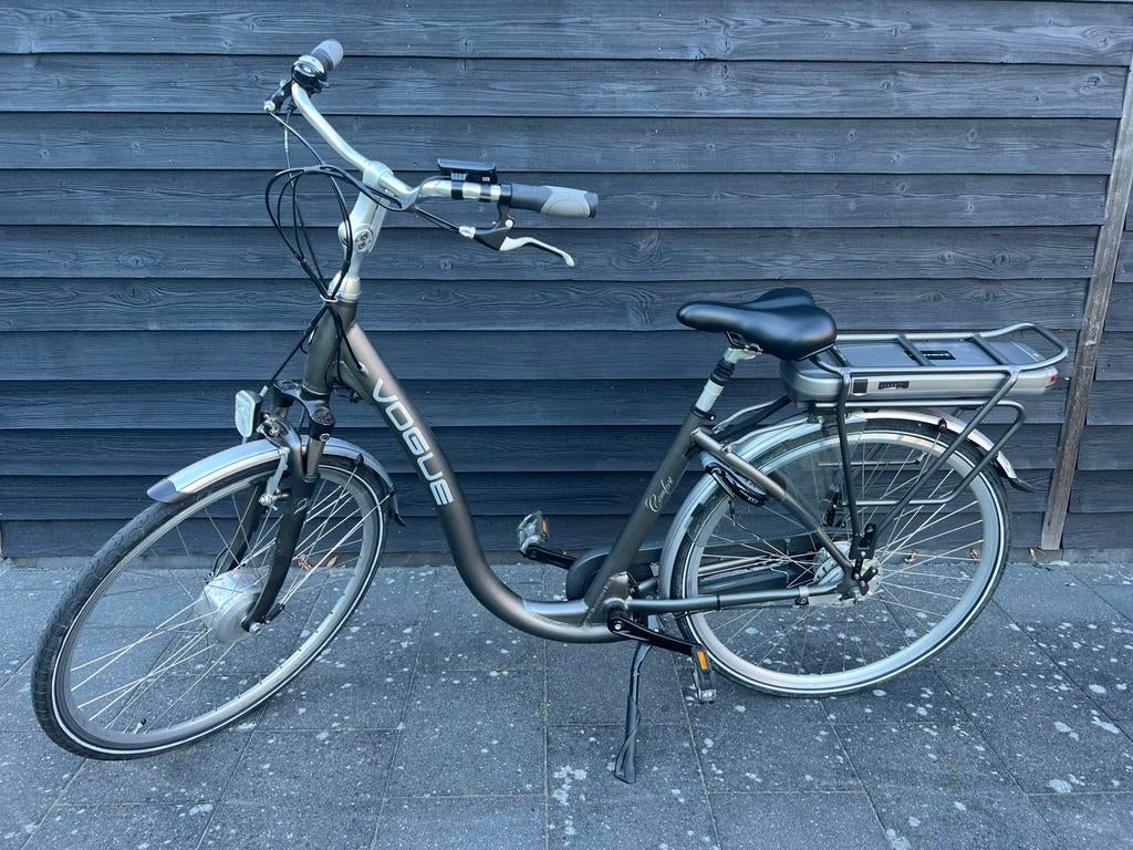 Lage instap - Elektrische fiets Vogue Comfort, Fietsen en Brommers, Elektrische fietsen, Gebruikt, Minder dan 47 cm, 50 km per accu of meer