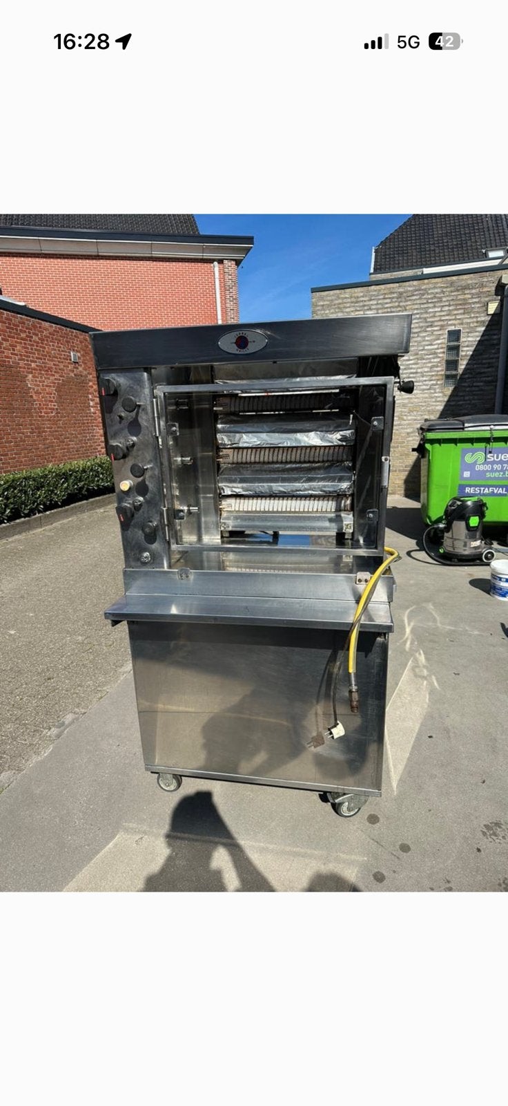 Kippenspit Isabel Grills, Ophalen