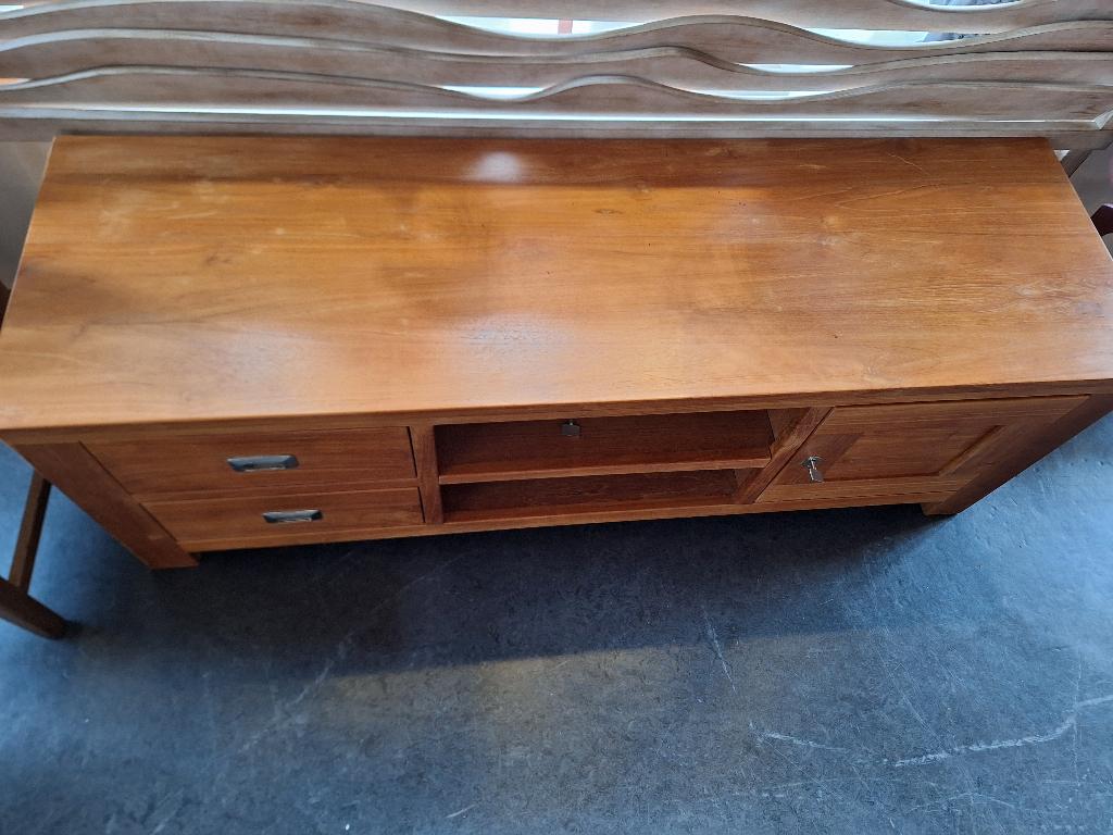 Mooi laag TV kastje in goede staat, Ophalen, 100 tot 150 cm, Warm hout, Onbekend