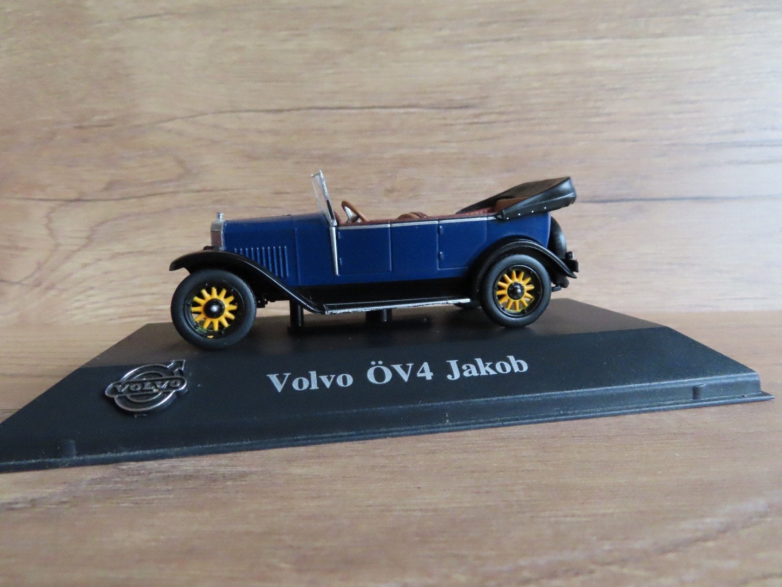 Te koop: VOLVO ÖV4 JAKOB BLAUW 1:43 ATLAS VOLVO COLLECTION, Ophalen of Verzenden, Zo goed als nieuw, Auto, Overige merken