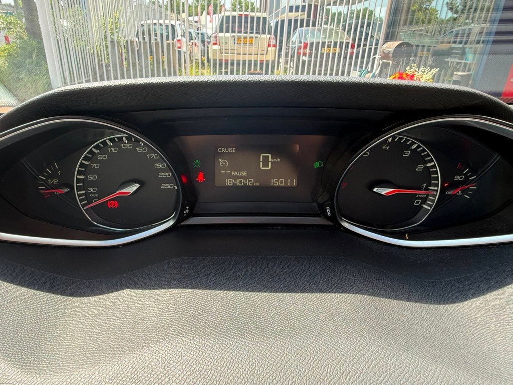 Peugeot 308 SW 1.2 PureTech Allure | Pano | Navi | Camera, Auto's, Stof, Gebruikt, 1199 cc, 1165 kg