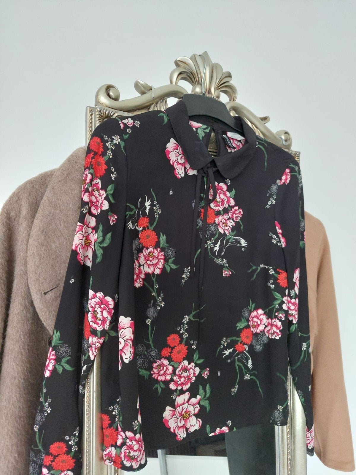 H&M zwarte blouse met kraag en bloemenprint maat S 36, H&M, Verzenden, Zwart, Zo goed als nieuw