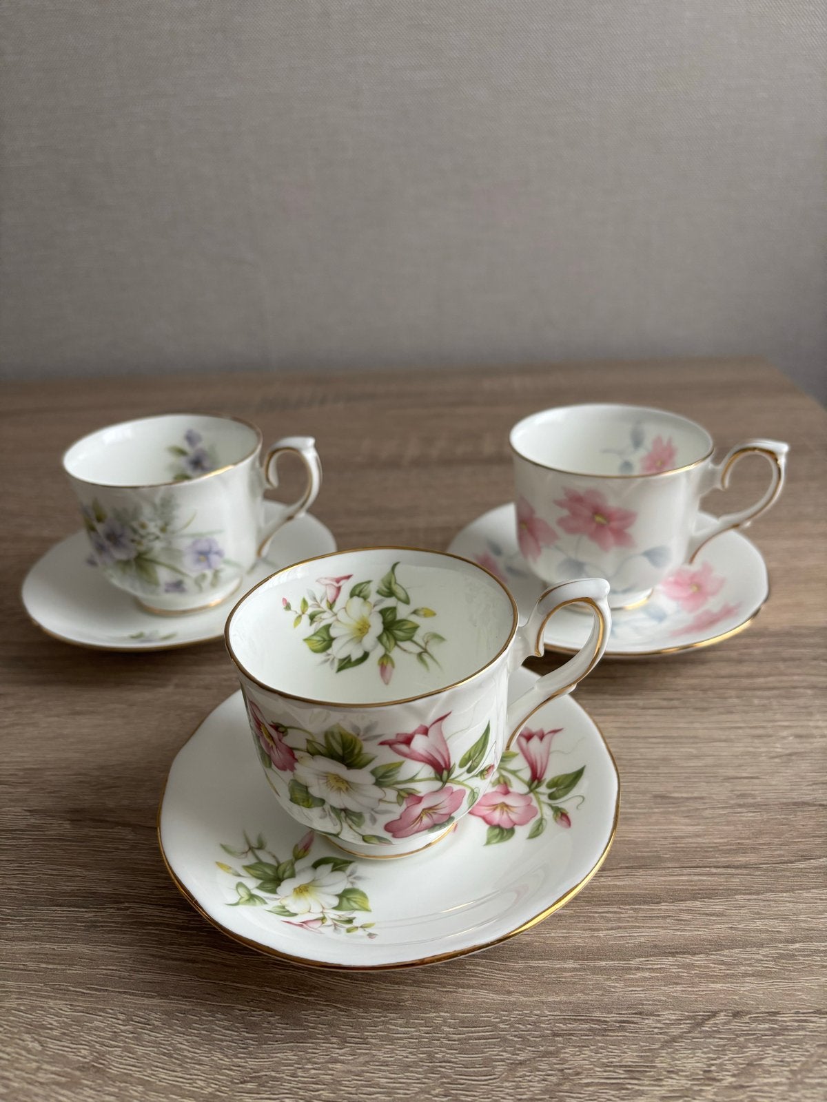 Set van 3 Duchess Bone China theekopjes met schotels, Antiek en Kunst, Ophalen