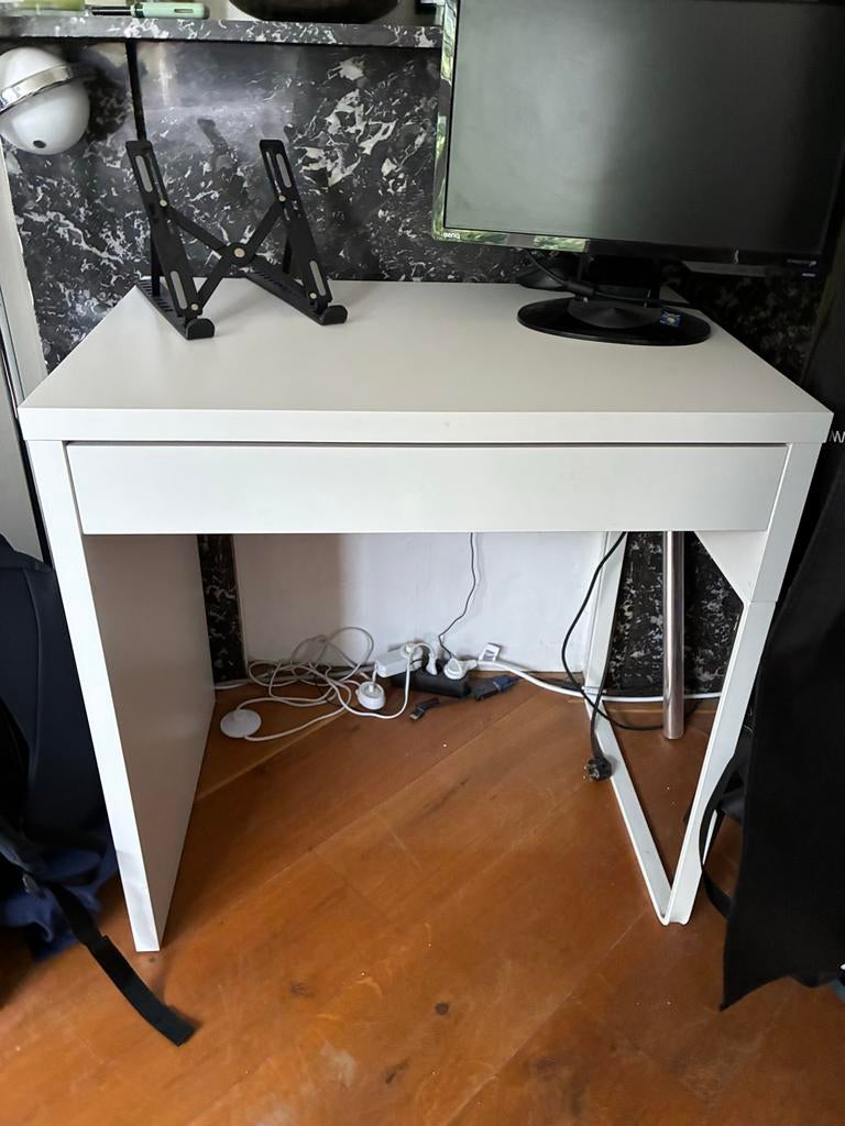 IKEA Micke Bureau Wit - Compact en Praktisch, Huis en Inrichting, Bureaus, Ophalen, Met lades, Spaanplaat of MDF, Zo goed als nieuw