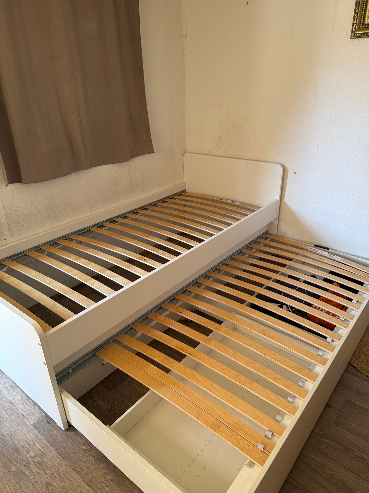 IKEA bed met uitschuifbaar onderbed en opberglades, Ophalen, 90 cm, Eenpersoons, Wit