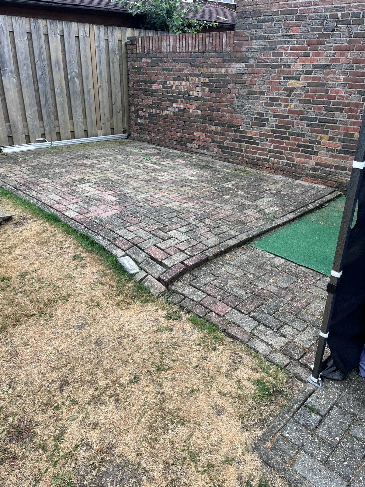 Gratis ophalen. Ongeveer 45m2, Ophalen, Zo goed als nieuw, Beton, Klinkers