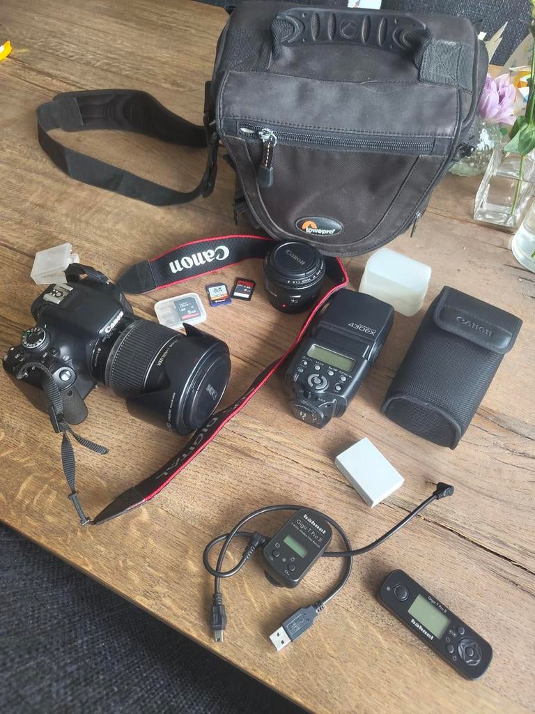 Canon eos 600d, lens 18/200 efs, lens 50mm, flitser en meer, Audio, Tv en Foto, Fotocamera's Digitaal, Ophalen of Verzenden, Gebruikt