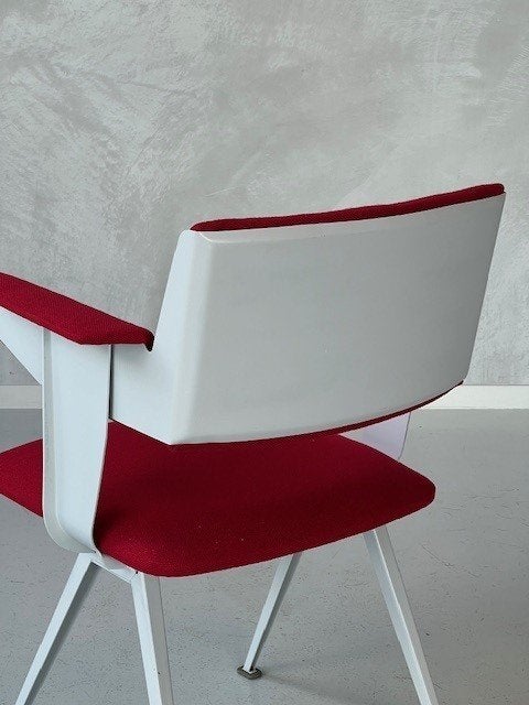 Resort armstoel Friso Kramer vintage Ahrend fauteuil rood, Gebruikt, ., Vintage, Ophalen of Verzenden