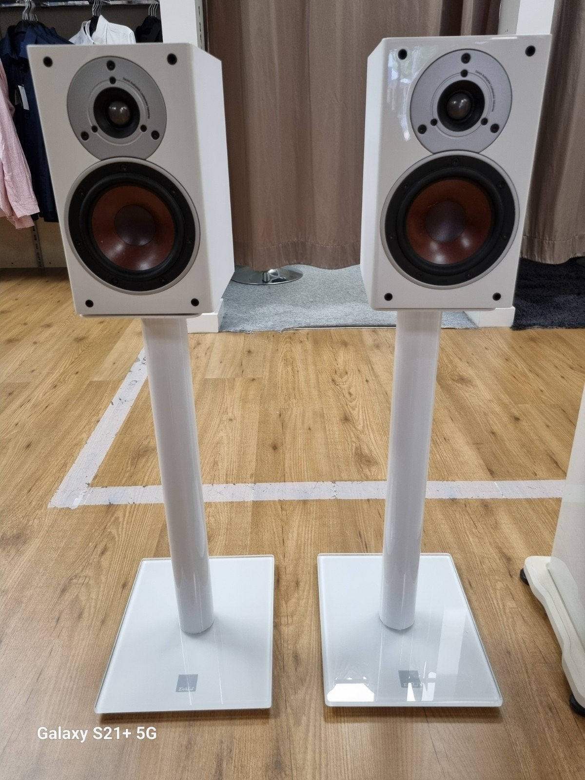 DALI Zensor 1 + originele DALI stands | Wit hoogglans |, Audio, Tv en Foto, Luidsprekers, Speakerset, //, Zo goed als nieuw, 60 tot 120 watt