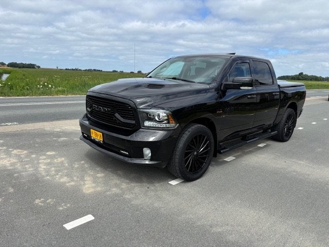 Ram 1500 SPORT 300L LPG 2e eigenaar Financiering v/a 350 p/m, Auto's, Bestelauto's, Gebruikt, 5654 cc, Zwart, Origineel Nederlands