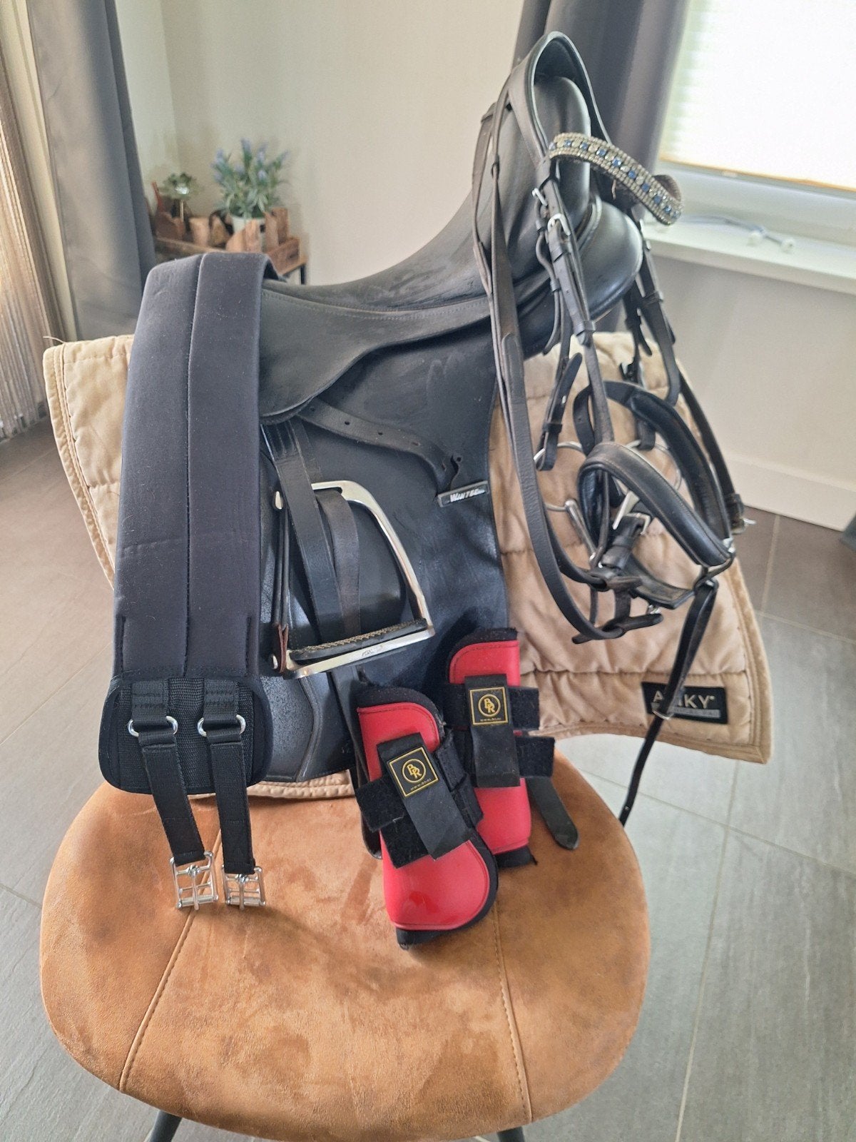 Wintec 500 veelzijdigheidszadel 17,5 inch met toebehoren, Ophalen, Dressuur
