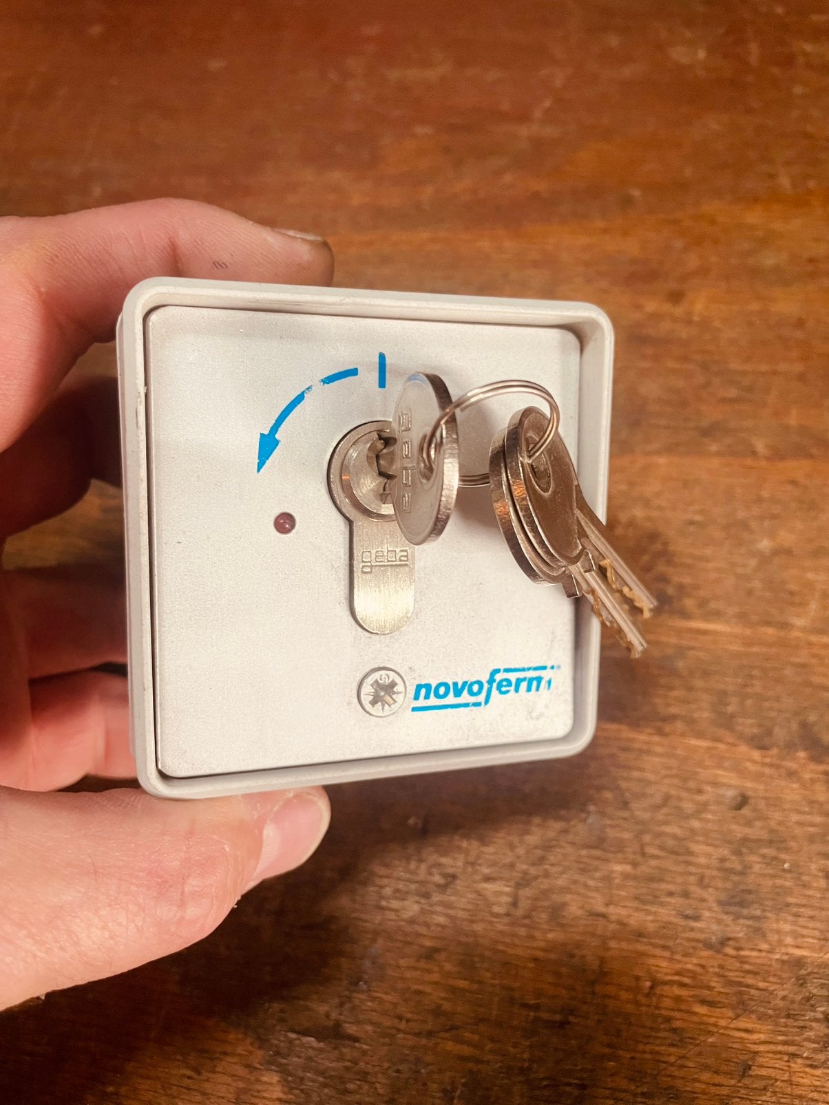 Sleutelschakelaar draadloos 433,92 mhz Novoferm, Verzenden, Garagedeur, Zo goed als nieuw, 120 cm of meer