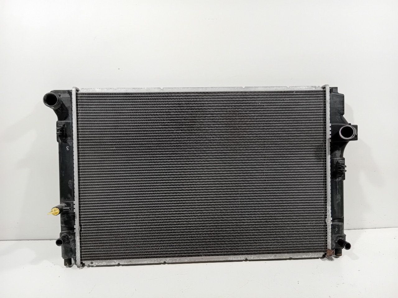 Radiateur Toyota Yaris, Onderdelen@venauto.nl, Van der Ven Autorecycling B.V., Gebruikt, Ettenseweg 76, 4706 PB Roosendaal, The Netherlands