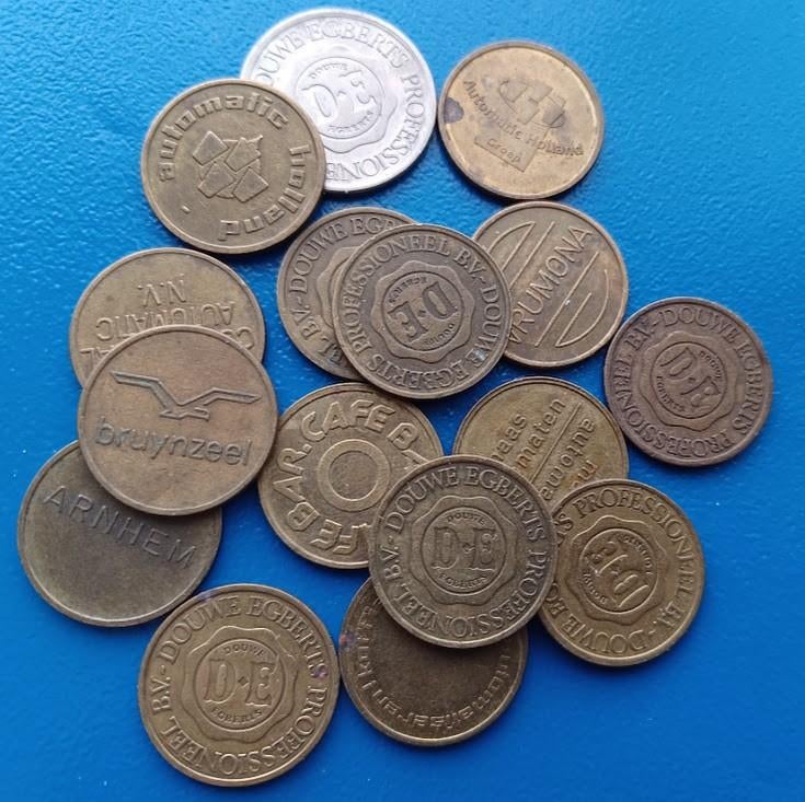 Lot van 16 "vintage" koffiepenningen, Verzenden, Overige materialen, Nederland