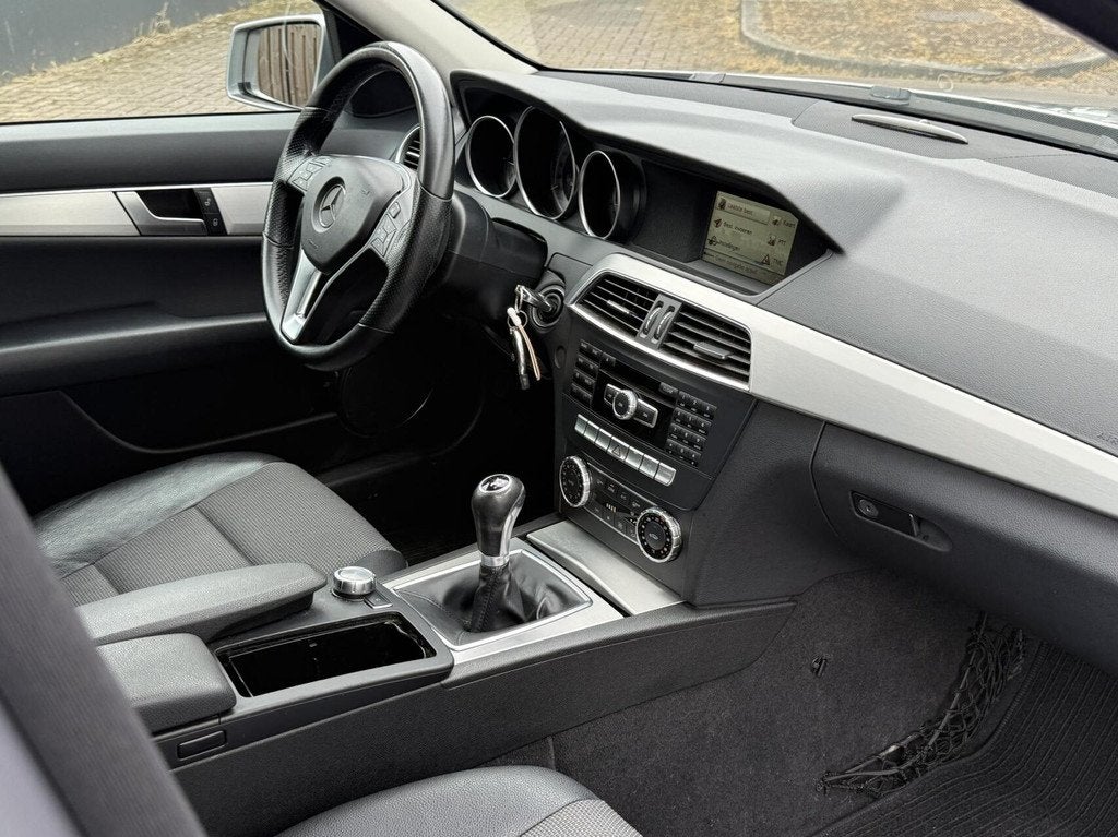 Mercedes C-klasse Estate 220 CDI Elegance|nl auto|navi|cruis, Auto's, 21 km/l, Euro 5, Achterwielaandrijving, Zwart