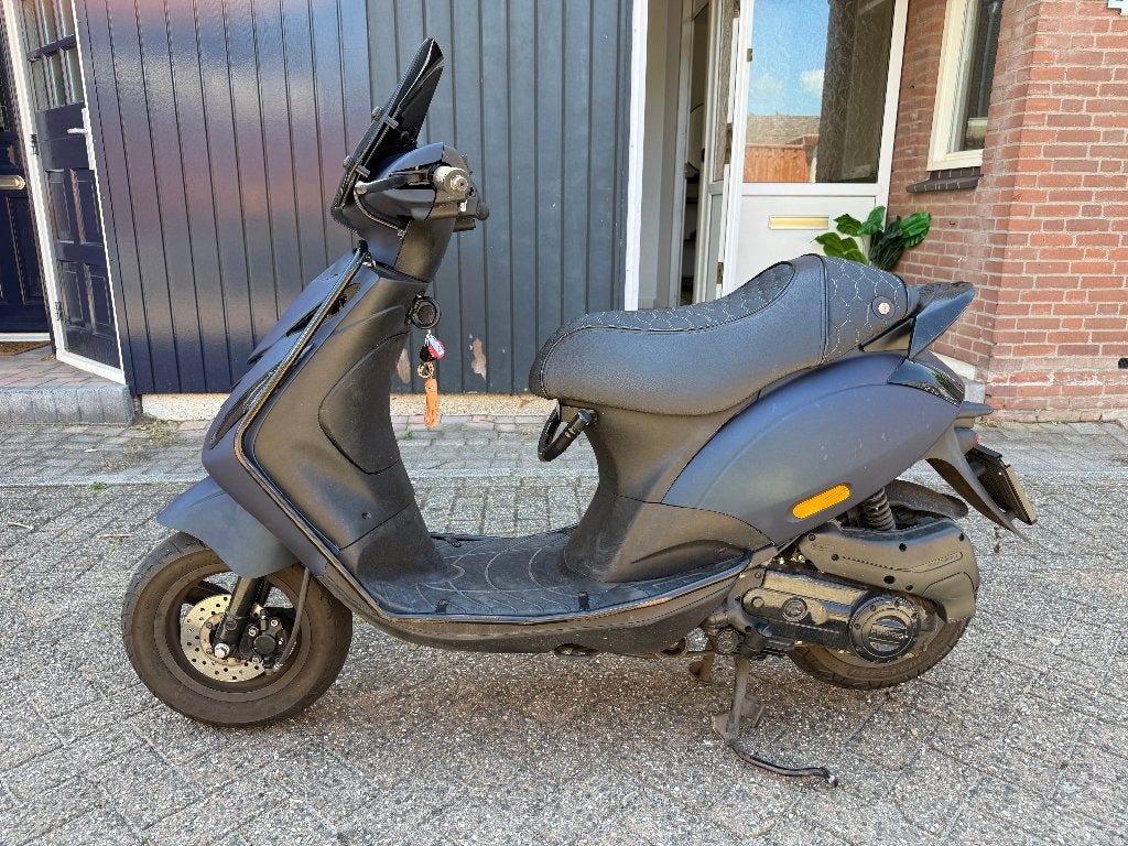 Piaggio Zip SP - 2023 iGet - TurboKit - Malossi ECU, Fietsen en Brommers, Ophalen, Maximaal 45 km/u, Piaggio Zip, Zo goed als nieuw