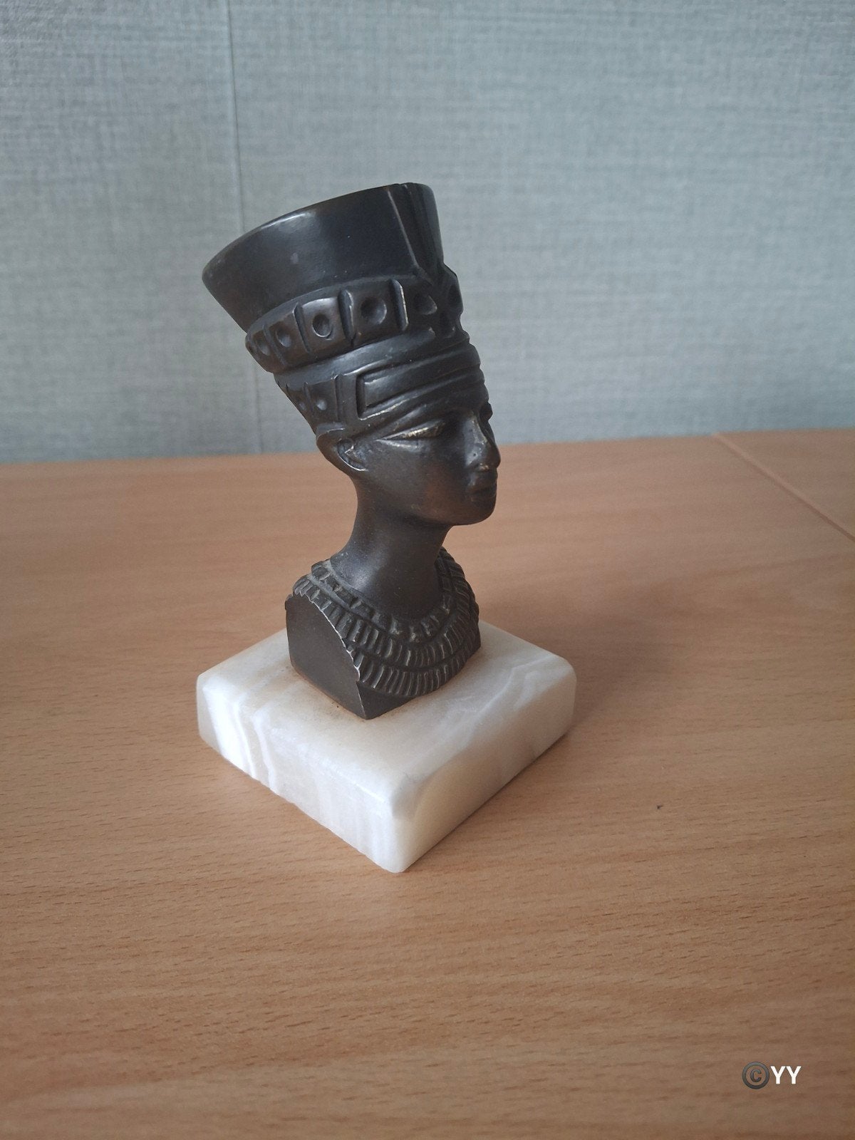 Buste van Koningin Nefertiti op Marmeren Voet, Minder dan 20 cm, Buste, Ophalen of Verzenden, Brons