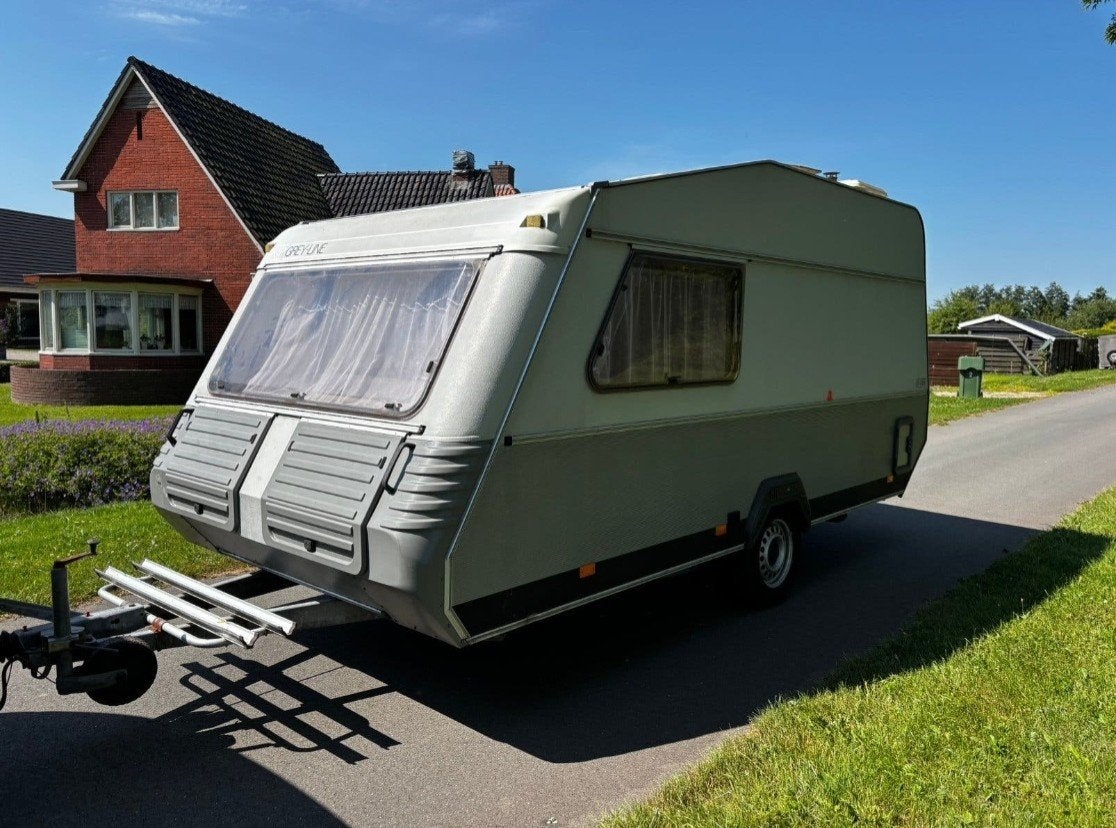 Kip caravan met rondzit en fietsenrek, Rondzit, Kip, Omvormbare zithoek, Luifel