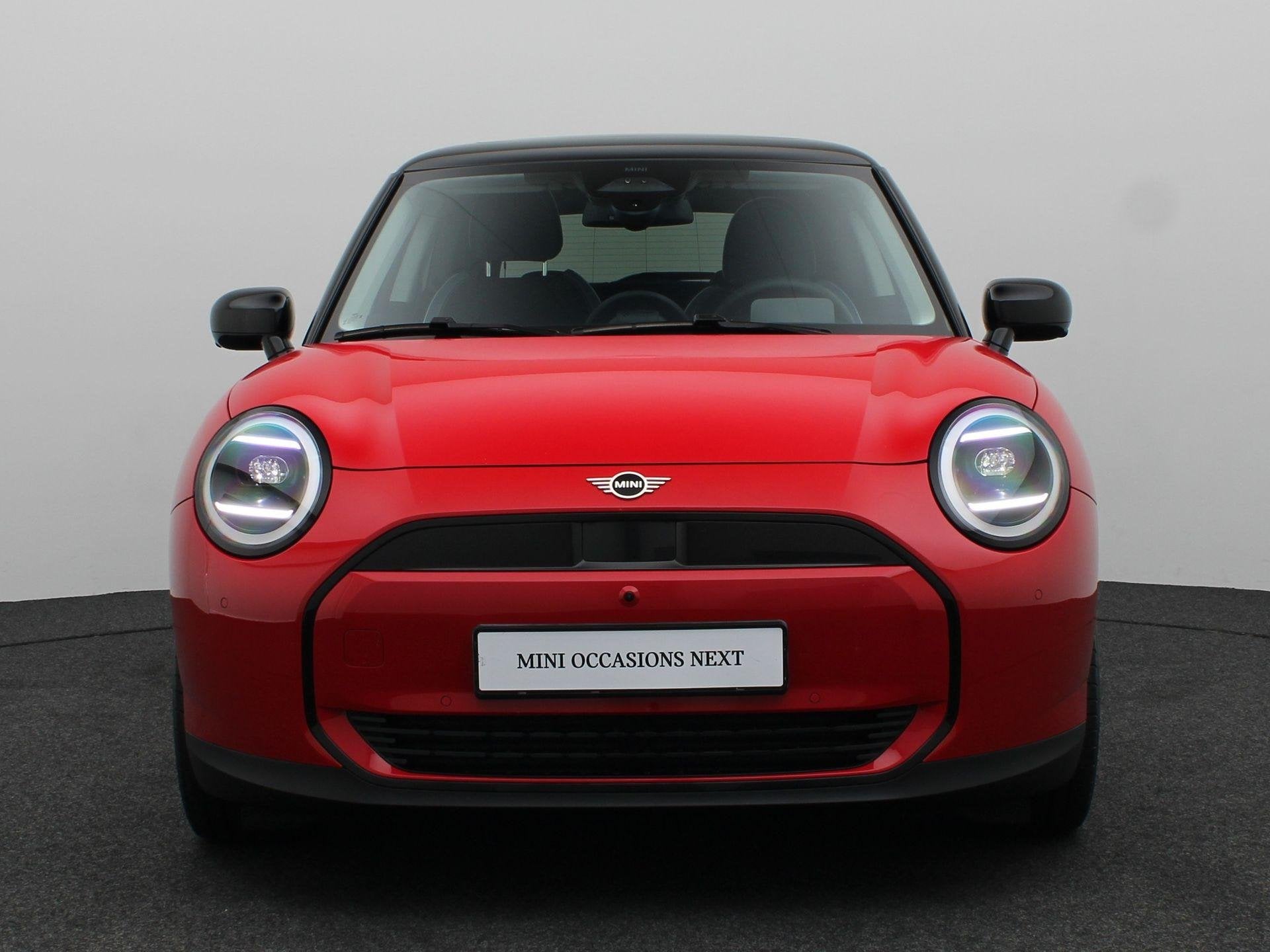 MINI 3-Deurs Cooper E Pakket L + Glazen panoramadak + Parkin, Auto's, Stof, Gebruikt, 41 kWh, Met garantie (alle)
