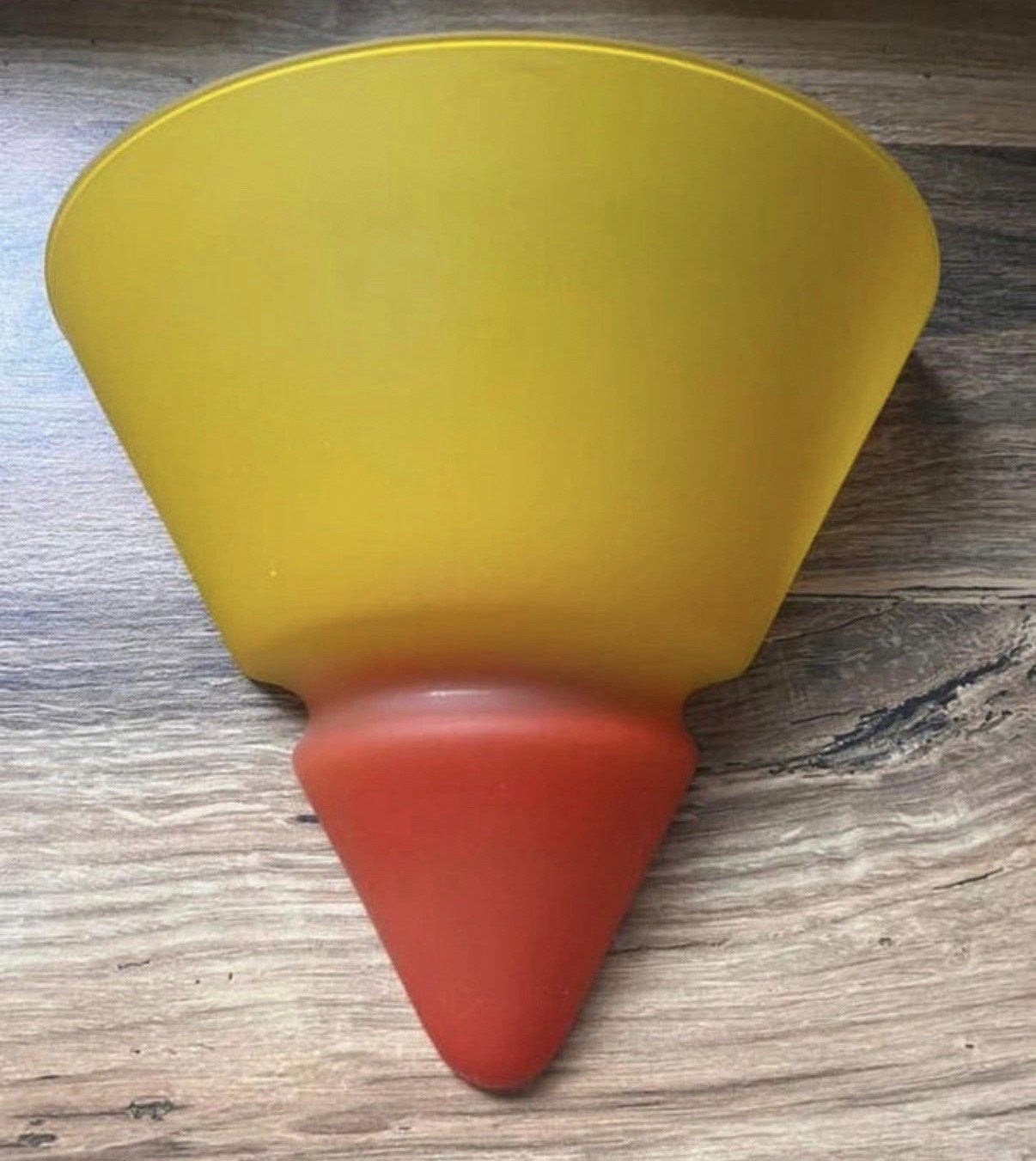 Vintage " Van de heg" wandlamp met conische gele oranje kap, Ophalen of Verzenden, Zo goed als nieuw, Glas