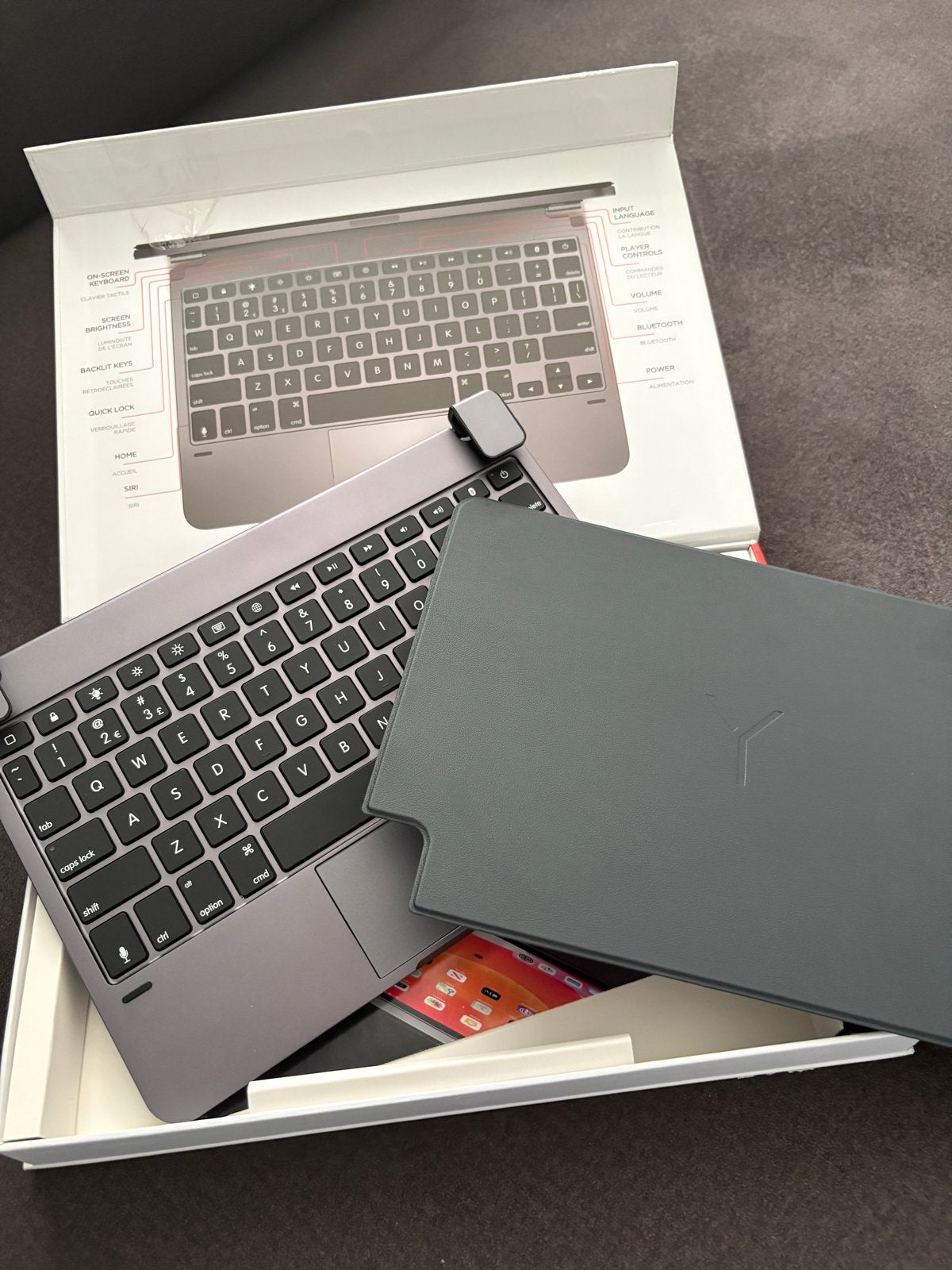 Draadloos toetsenbord met trackpad voor 11 inch iPad Pro, Oplaadbaar, Ophalen of Verzenden, Zo goed als nieuw, Draadloos