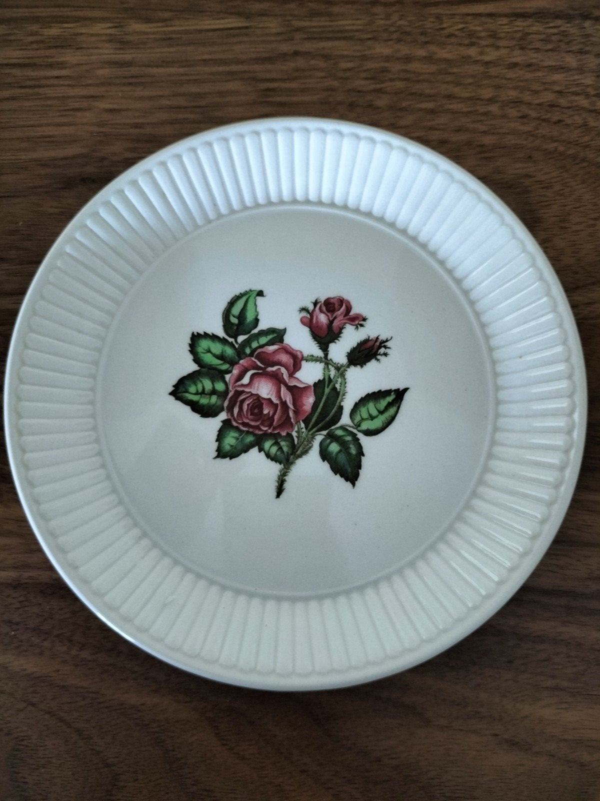 Wedgewood Moss Rose schaaltje 16 cm., Huis en Inrichting, Keuken | Servies, Ophalen, Zo goed als nieuw, Aardewerk, Schaal of Schalen