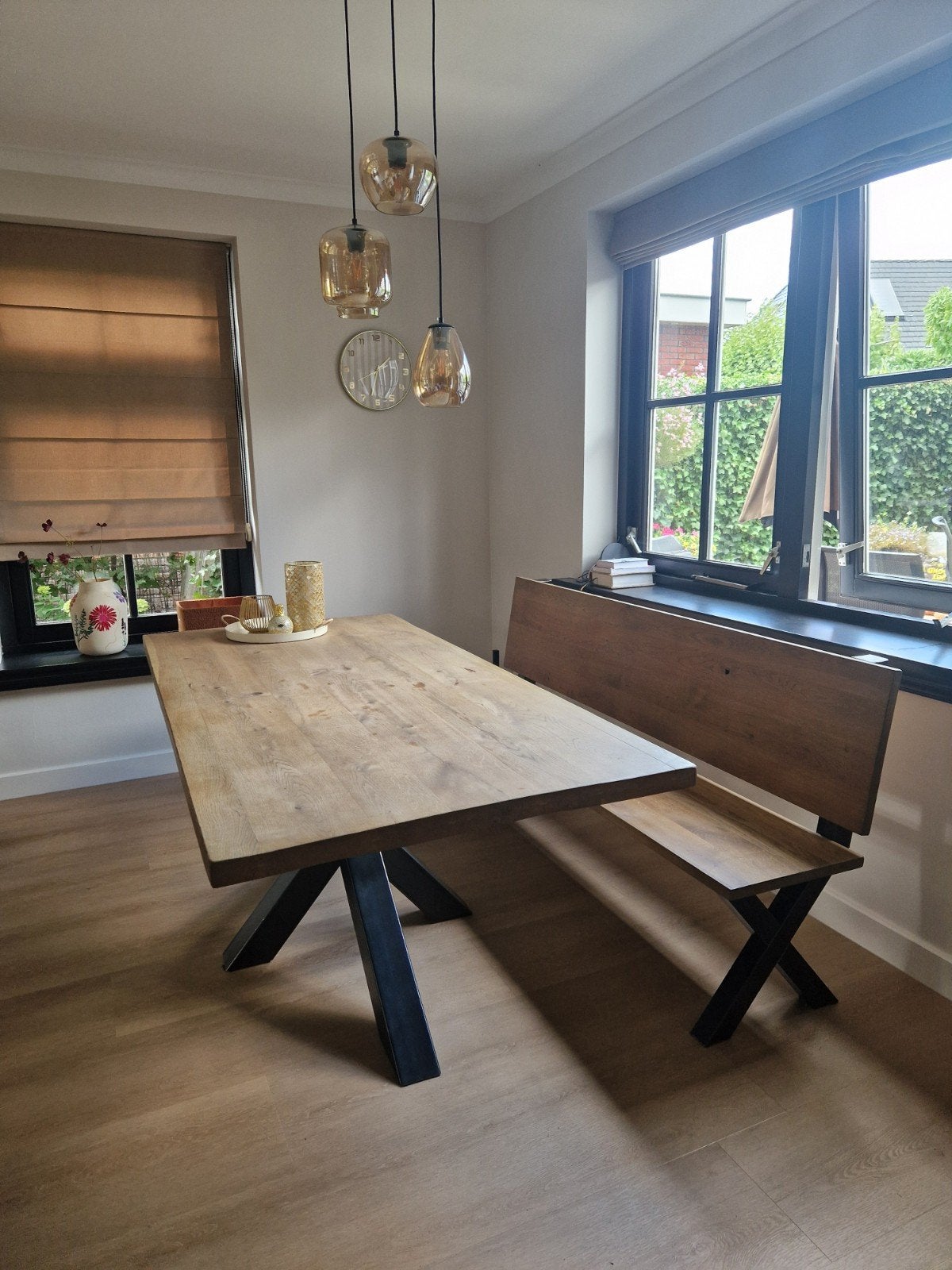 Eikenhouten eettafel, metalen onderstel en bijpassende ban, Ophalen, Industrieel, Modern, 50 tot 100 cm, Zo goed als nieuw