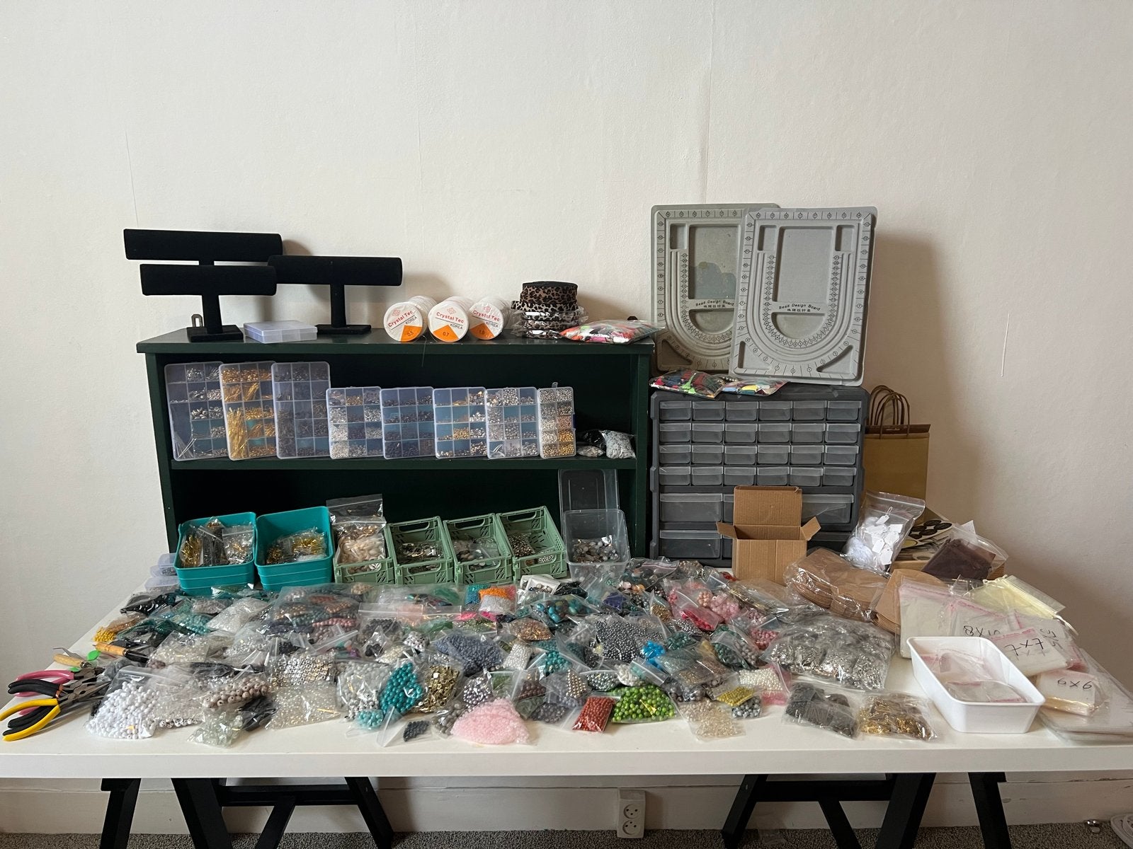 MEGA PARTIJ sieraden materialen: oa kralen, bedels, elastiek, Ophalen, Gebruikt, Overige typen