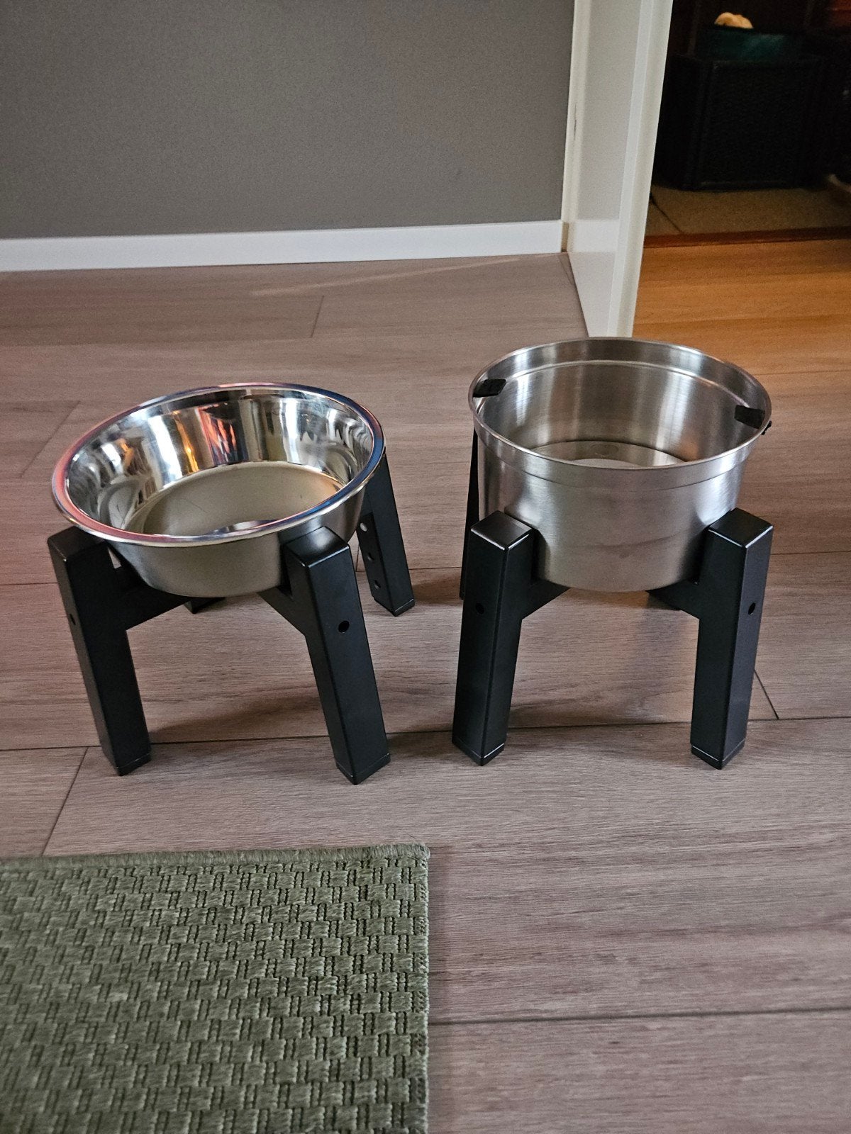 Nieuwe verstelbare voerbak en anti lek waterbak, Dieren en Toebehoren, Ophalen of Verzenden, Verstelbaar, Nieuw