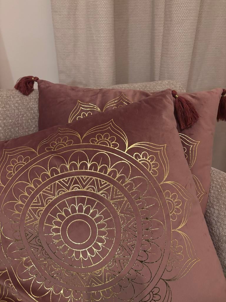 Twee Marrakech stijl kussens in goede staat, Huis en Inrichting, Ophalen of Verzenden, Gebruikt, Roze, Vierkant