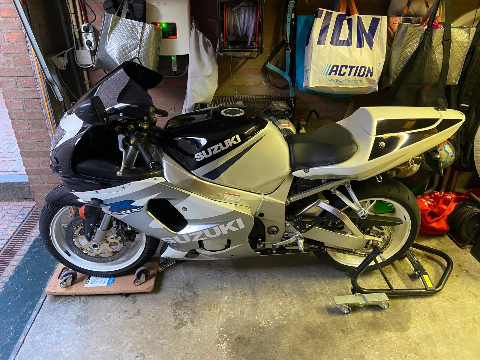 Motor Suzuki GSXR 750 K1 2001, 750 cc, Sportuitlaat, 4 cilinders, Motorrijbewijs A